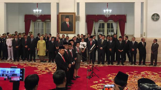 5 Anggota Dewan Pengawas KPK jelang pelantikan di Istana Negara, Jumat (20/12/2019).(Liputan6.com/ Lizsa Egeham)