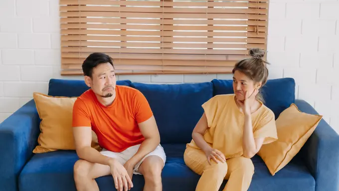 couple november salah paham