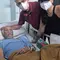 Setelah Dewi Irawan, giliran Djenar Maesa Ayu dan Arswendy Beningswara menjenguk Tyo Pakusadewo di di Rumah Sakit Harapan Kita Jakarta Barat.