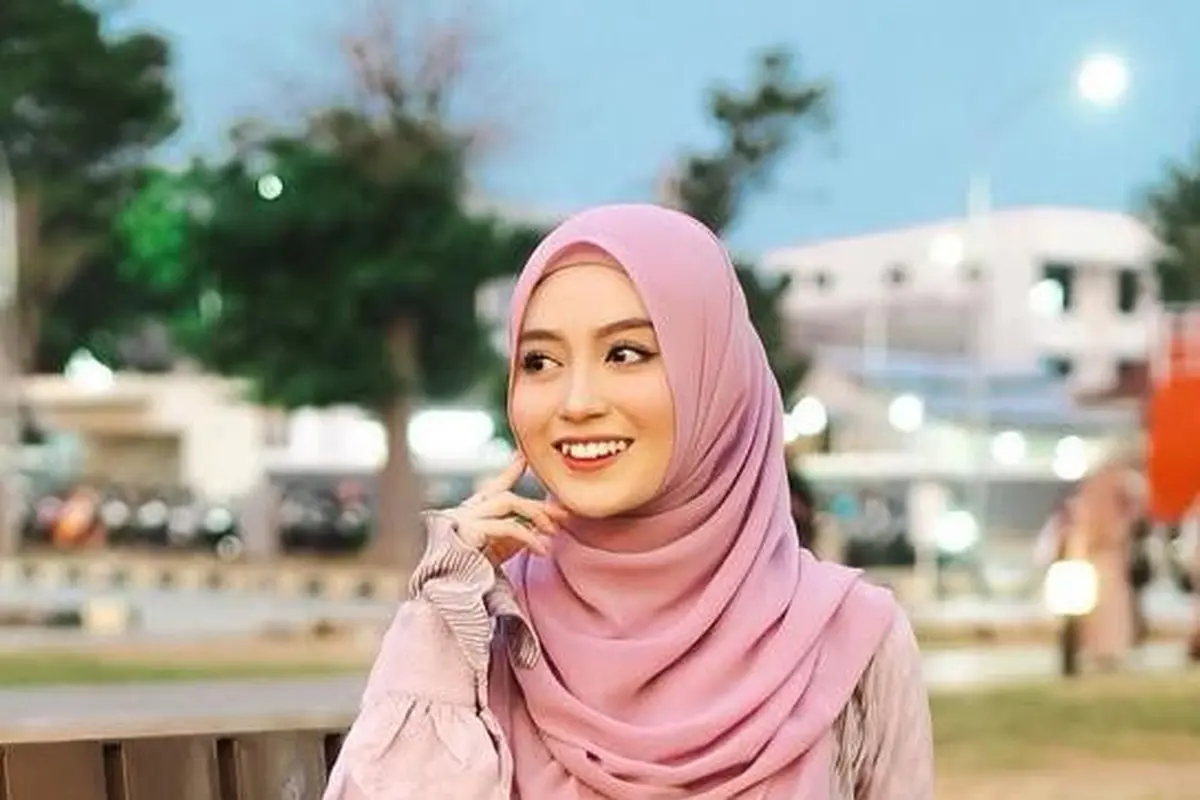 OOTD Hijab Buka Puasa Bersama hingga Lebaran ala Nabilah Ayu. [@nblh.ayu]