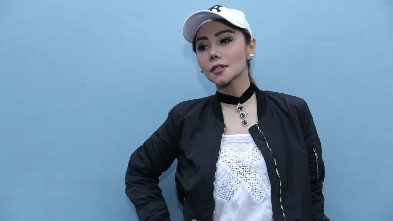 Femmy Permatasari baru saja melakukan operasi tumor payudara. (Galih W. Satria/bintang.com)