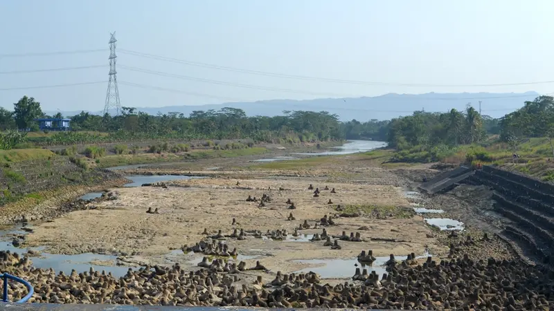 Debit Bendungan Menganti, Sungai Citanduy, Jawa Barat, menurun menyusul kemarau panjang 2019. (Foto: Liputan6.com/Muhamad Ridlo)