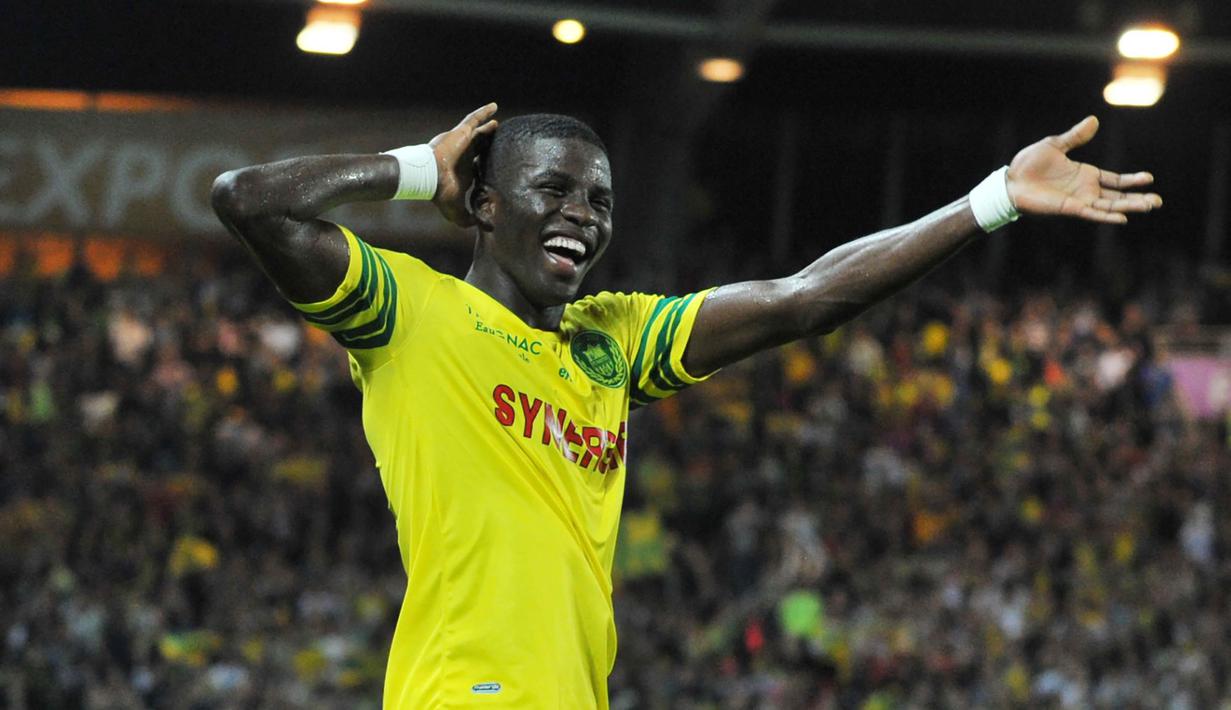 4. Papy Djilobodji (Chelsea) – Pada bursa transfer musim panas 2015 Chelsea mendatangkan pemain Nantes,  Papy Djilobodj. Selama membela Chelsea, Djilobodji hanya tampil pada satu pertandingan sebelum dipinjamkan ke Werder Bremen. (AFP/Frank Perry)