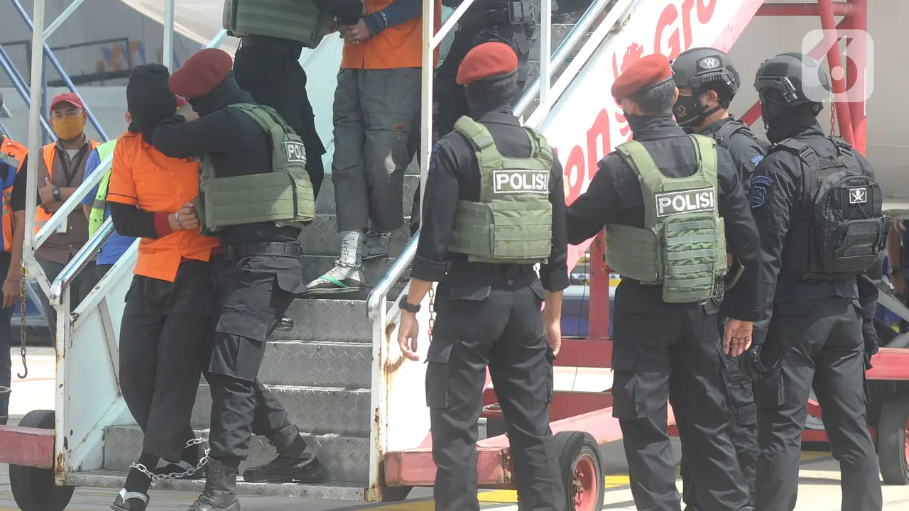 26 Terduga Teroris Tiba di Bandara Soetta