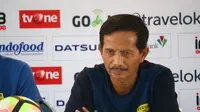 Pelatih Persib Bandung Djadjang Nurdjaman bertekad mengalahkan Persipura Jayapura pada pekan ke-5 Liga 1 di Stadion Gelora Bandung Lautan Api, Minggu (7/5/2017). (Liputan6.com/Kukuh Saokani)