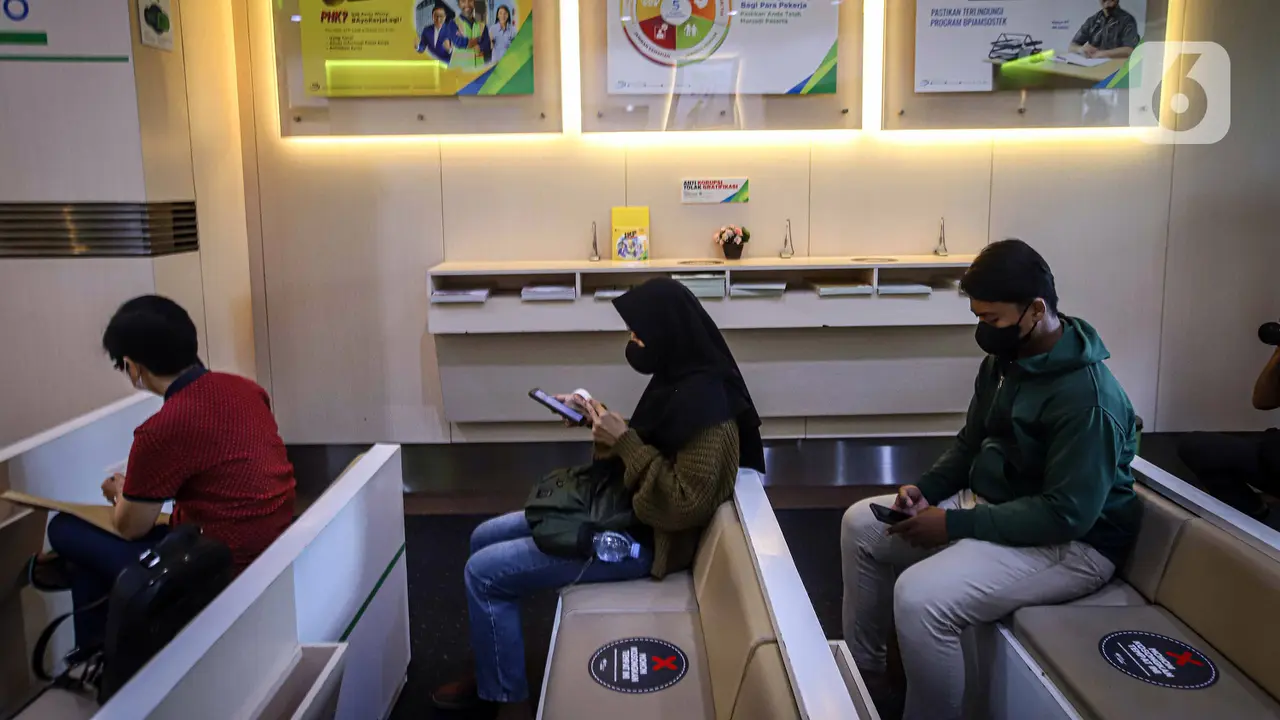 FOTO: Pencairan JHT Sebelum Aturan Baru Diberlakukan