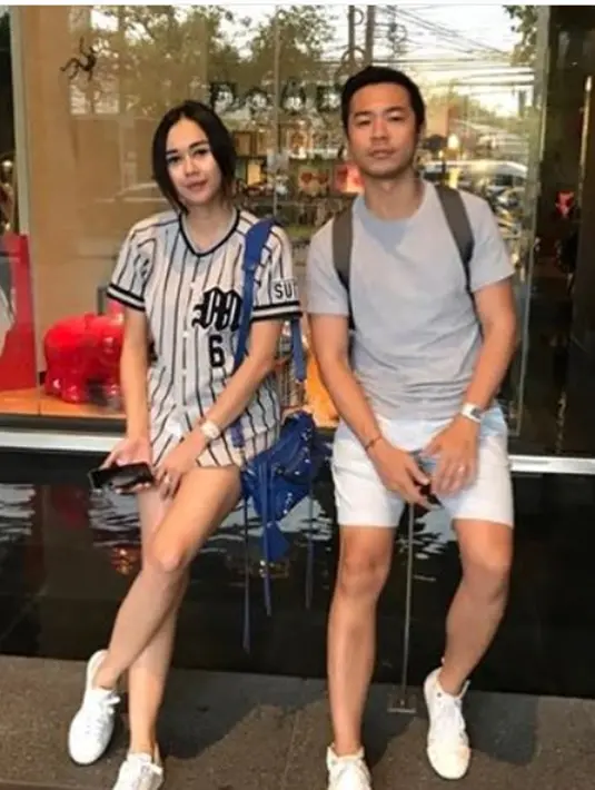 "Anaknya sangat wise. Teman banyak, tapi dia itu berbeda. Kalau sama cowok lain kan biasanya modus. Dia my best friend," tambah Aura Kasih. (Instagram/ aurakasih)