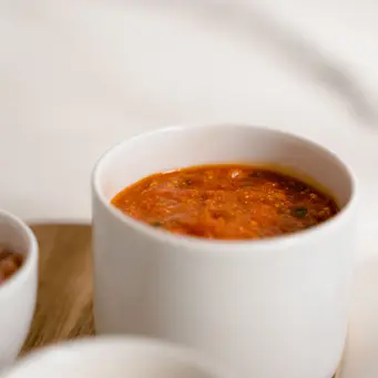 Satu saus homemade bisa menjadi pelengkap berbagai hidangan. Simak resep sederhana dengan perpaduan rasa gurih, manis, dan sedikit asam yang mudah dibuat. (Foto/Dok: Pexels)