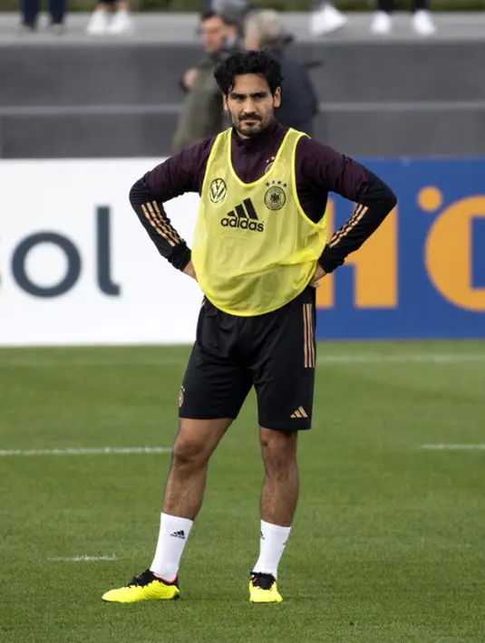Pemain Jerman Ilkay Gundogan menjalani sesi latihan di Kampus DFB, Frankfurt, Jerman, Selasa (20/9/2022). Jerman akan menghadapi Hungaria pada pertandingan sepak bola Grup 3 UEFA Nations League. (ANDRE PAIN/AFP)