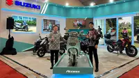 Bapak Teuku Agha dan Mr. Keisuke Shigemori pada Peluncuran Suzuki Access di IMOS 2025 (Suzuki)