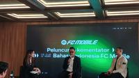 Valentino Simanjuntak (tengah) dalam acara Peluncuran komentator Bahasa Indonesia FC Mobile di Jakarta, Kamis (18/12/2025). (Bola.com/Hery Kurniawan.