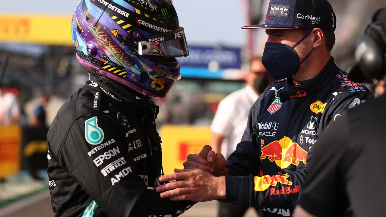 Lewis Hamilton dan Max Verstappen