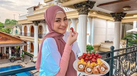 Video Serobot Antrean Viral Nathalie Holsche Beri Klarifikasi Entertainment Fimela Com