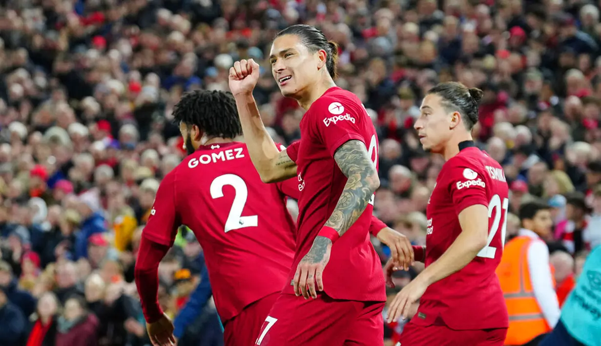 Pemain Liverpool Darwin Nunez melakukan selebrasi usai mencetak gol ke gawang West Ham United pada pertandingan sepak bola Liga Inggris di Stadion Anfield, Liverpool, Inggris, 19 Oktober 2022. Liverpool mengalahkan West Ham United dengan skor 1-0. (AP Photo/Jon Super)