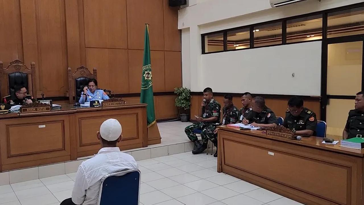 Praka RM juga membantah terkait tendangan kepada Imam Masykur karena berada di posisi sopir yang membawa mobil.