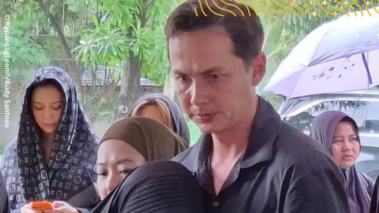 Andhika Pratama Sangat Kehilangan Ibunda Ussy Sulistiawaty: Saya Hormat Seperti Ibu Saya di Malang
