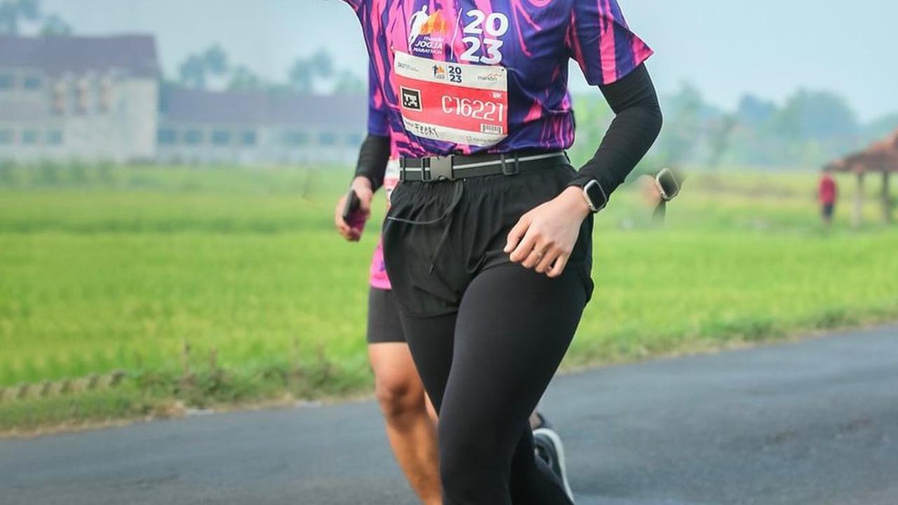 Untuk merawat fisiknya, Febry aktif mengikuti berbagai olahraga, mulai dari karate, gym, motocross, hingga lari maraton.<br>