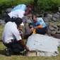Benda diduga bagian sayap Malaysia Airlines MH370 di La Reunion, Prancis dekat Samudera Hindia. (Reuters)