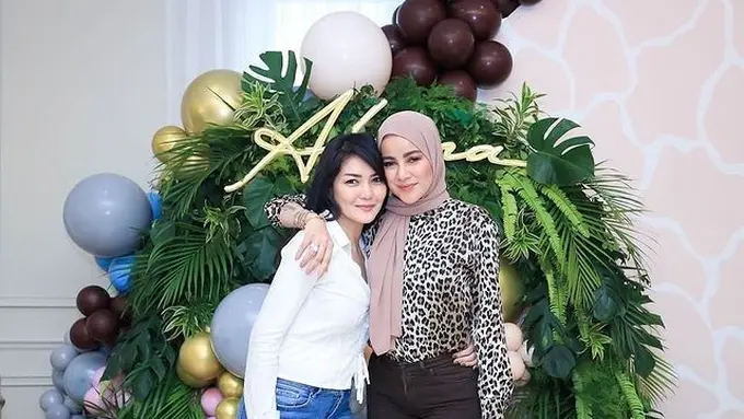 [Fimela] Olla Ramlan dan Melina Tian