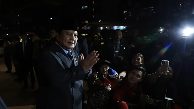 Presiden Prabowo Subianto usai menghadiri pesta resepsi pernikahan El Rumi dan Syifa Hadju.