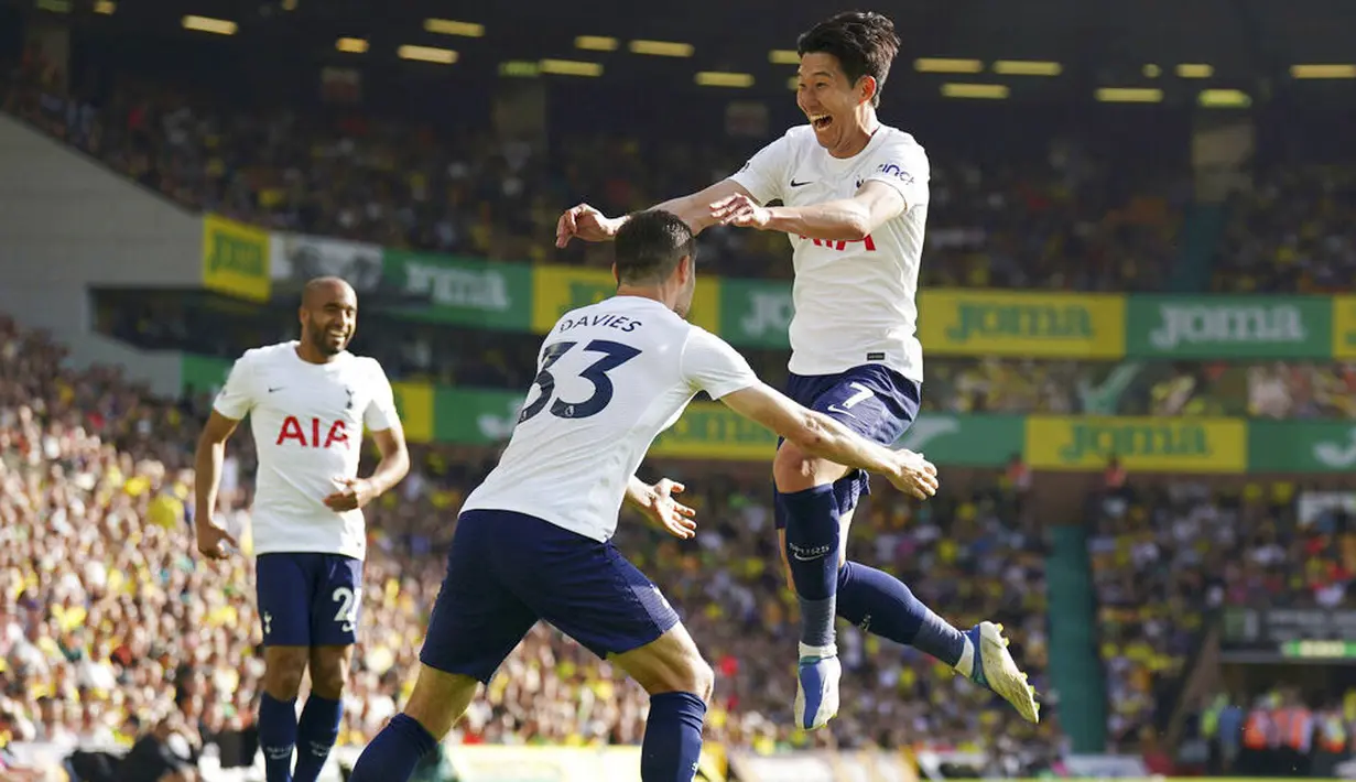 Son Heung-min tidak sendiri yang memperoleh penghargaan tersebut. Ada bintang Liverpool yakni Mohamed Salah yang sama-sama mengemas 23 gol. (Nigel French/PA via AP)