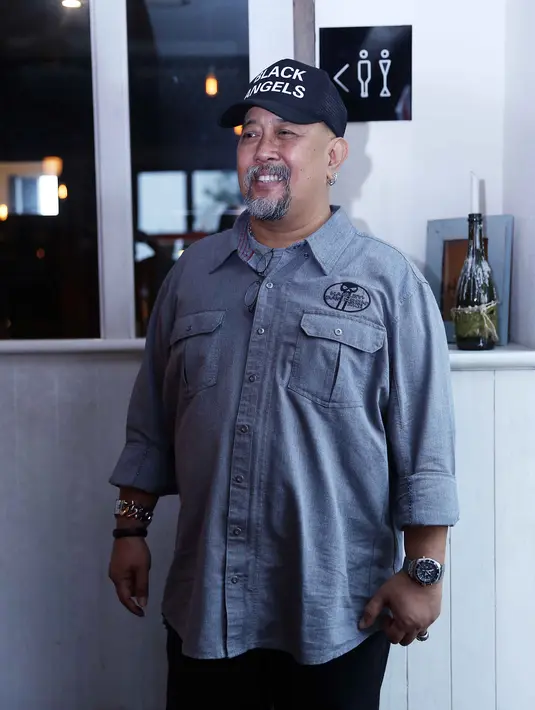 Pengalaman kurang mengenakkan pernah dialami saat orde baru. Iming-iming uang untuk agar mau ikut ke dunia politik. Tidak tertariknya pada dunia politik, hingga pernah mendapat ancaman. (Nurwahyunan/Bintang.com)