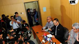 Suasana konferensi pers Abraham Samad usai ditetapkan sebagai tersangka oleh Bareskrim, Jakarta, Selasa (17/2/2015). (Liputan6.com/Faisal R Syam)