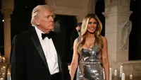Adu Gaya Melania Trump versus Kylie Jenner, Pakai Busana Metalik dengan Cara Beda