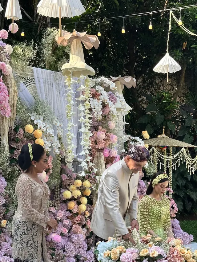 12 Potret Penampilan Alyssa Daguise saat Pengajian dan Siraman Jelang Pernikahan, Anggun dan Memukau dengan Nuansa Tradisi