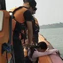 Ratapan Ibu Iringi Pencarian Penumpang KMP Batumandi