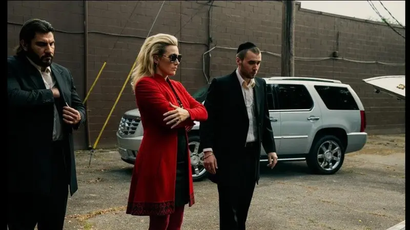 Kate Winslet dalam film Triple 9 tayang Bioskop Trans TV malam ini (Foto: Worldview Entertainment / Open Road Films via IMDB.com)