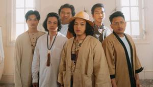 Daun Jatuh. (Warner Music Indonesia)