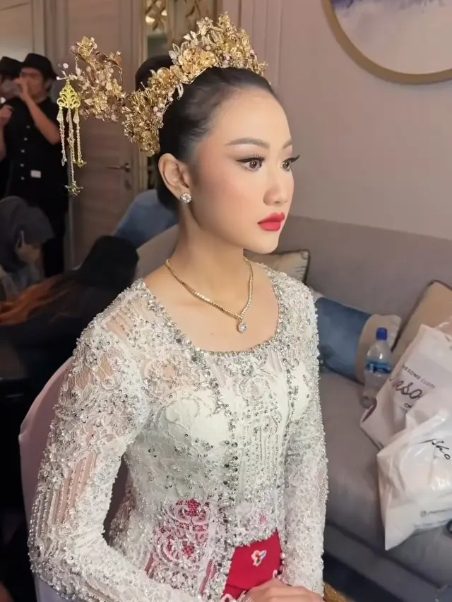 Wanita Mirip BCL