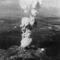 Asap mengepul 20 ribu kaki di atas Kota Hiroshima setelah bom atom pertama dijatuhkan oleh Angkatan Udara AS B-29 pada 06 Agustus 1945. Serangan bom atom AS menewaskan 140.000 orang di Hiroshima dan 70.000 lebih di Nagasaki. (AFP PHOTO / Arsip Nasional)