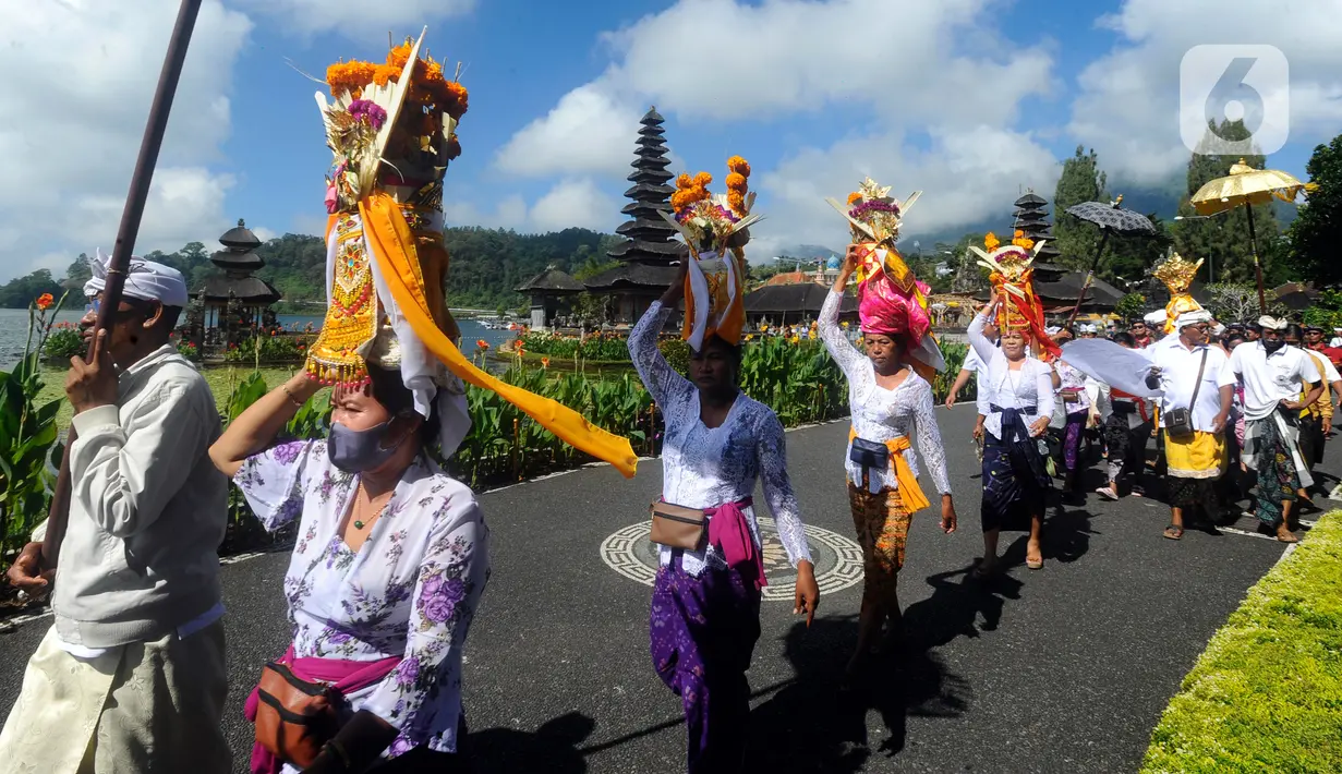 Sebagai perbandingan, pada libur Lebaran Idul Fitri 2022 hampir 40 ribu wisatawan domestik masuk ke Bali. Para pekerja industri pariwisata Bali berharap ada peningkatan tahun ini. (merdeka.com/Arie Basuki)