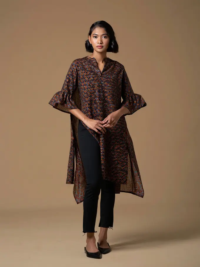 Model Tunik Batik Belah Samping Kanan Kiri, Anggun dan Nyaman untuk Segala Aktivitas