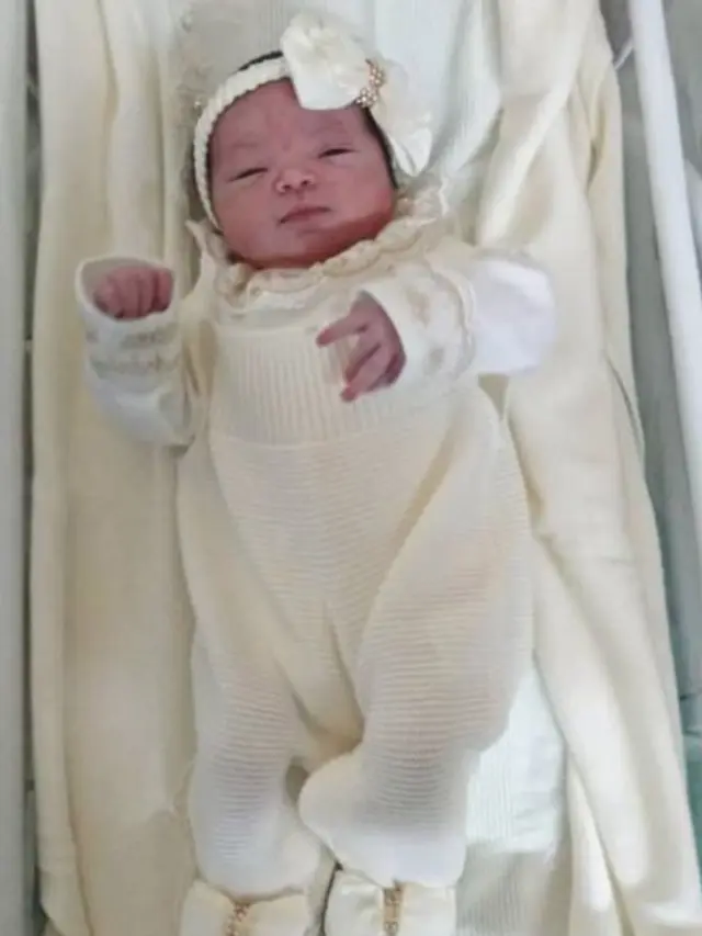 Sering Diajak Bicara Saat dalam Kandungan, Bayi Ini Tersenyum Dengar Suara Ayahnya