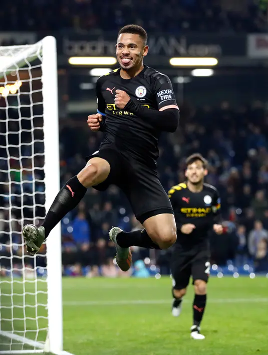 Pemain Manchester City Gabriel Jesus melakukan selebrasi usai mencetak gol ke gawang Burnley pada pertandingan Liga Inggris di Turf Moor, Burnley, Inggris, Selasa (3/12/2019). The Citizens mencukur Burnley 1-4, Gabriel Jesus mencetak dua gol. (Martin Rickett/PA via AP)