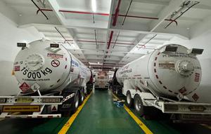 Pertamina Patra Niaga mengambil langkah distribusi alternatif dengan memanfaatkan beragam moda transportasi, baik darat, laut, maupun udara, guna menyalurkan BBM, LPG, serta bantuan kemanusiaan. Dok PPN