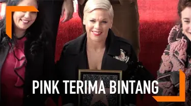 Pink menerima bintang di Hollywood Walk of Fame. Pink orang ke 2.656 yang menerima bintang tersebut.
