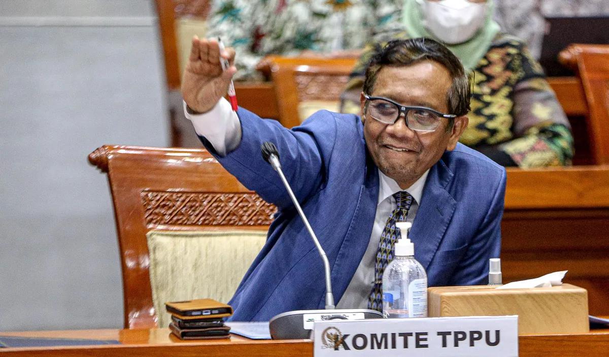 "Jadi konflict of interest di kalangan penguasa pemerintah, pejabat publik, legislatif dengan pengusaha pebisnis,” kata Mahfud.<br>