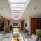 Inspirasi Rumah Kecil dengan Skylight agar Tidak Gelap. (Foto: AI)