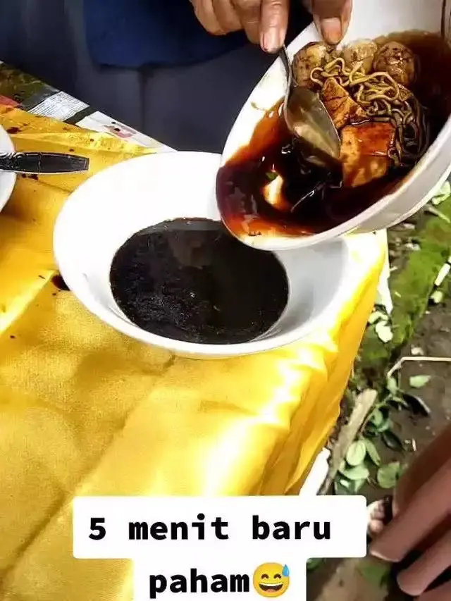6 Momen Apes Saat Makan Bakso Ini Bikin Elus Dada, Harap Bersabar
