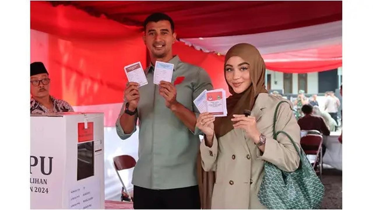 12 Potret Artis Nyoblos Pilkada 2024, Raffi Ahmad hingga Rano Karno Pamer Tinta Ungu
