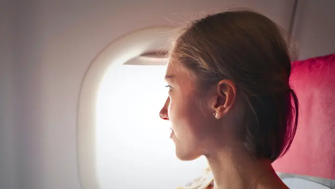 Tips Makeup Ringan dan Tahan Lama saat Traveling dengan Pesawat