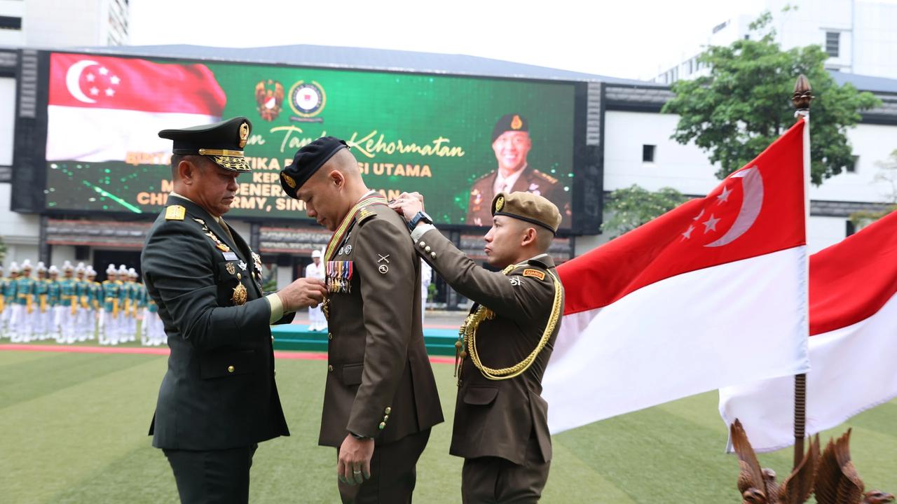 FOTO: Kasad   Maruli Terima Kunjungan Kepala Angkatan Darat Singapura