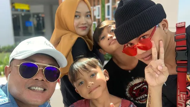Momen Sule Asuh 4 Anaknya (sumber: instagram/ferdinan_sule)