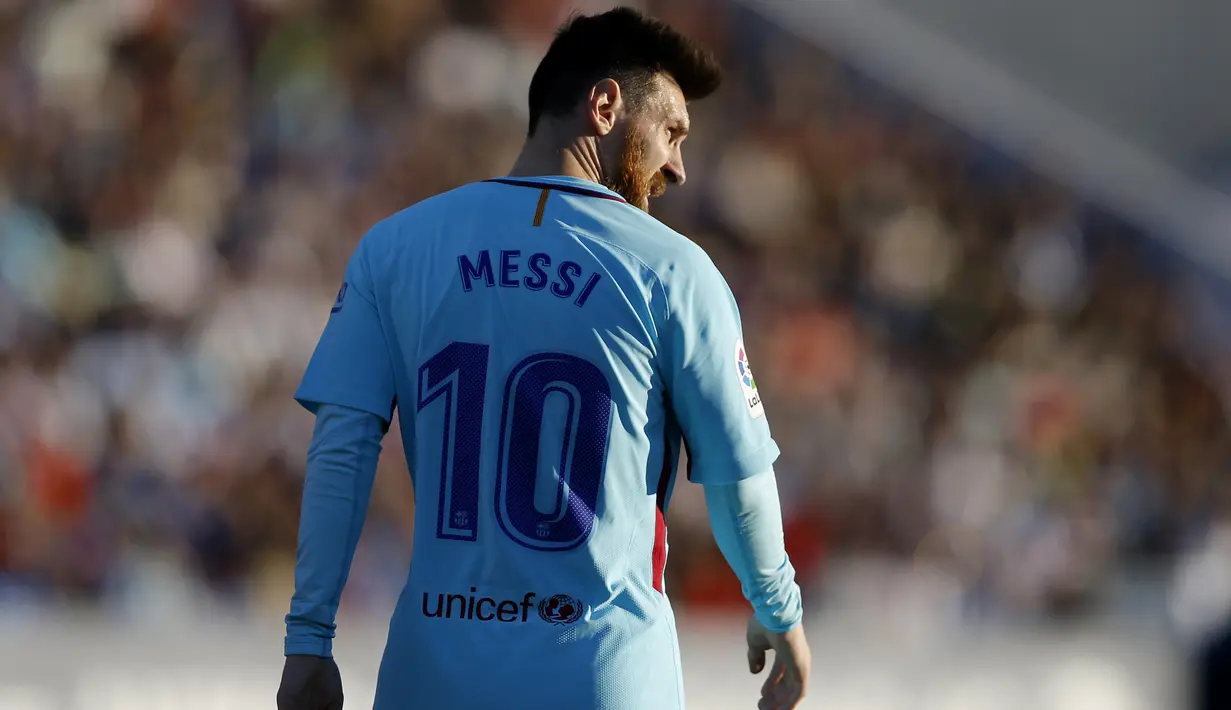 Bintang Barcelona, Lionel Messi memimpin top scorer sementara La Liga Santander dengan koleksi 12 gol hingga pekan ke-12.  (AP/Francisco Seco)