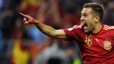 Pemain Spanyol, Jordi Alba merayakan gol yang dicetaknya ke gawang Slovakia pada laga kualifikasi Piala Eropa 2016 di Stadion Carlos Tartiere, Spanyol, Sabtu (5/9/2015). Spanyol berhasil menang 2-0. (Reuters/Eloy Alonso)