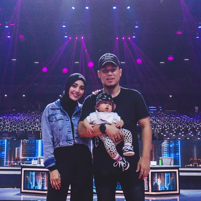Umumkan Kehamilan Kedua, Ini 7 Momen Rizal Armada dan Istri Asuh Anak